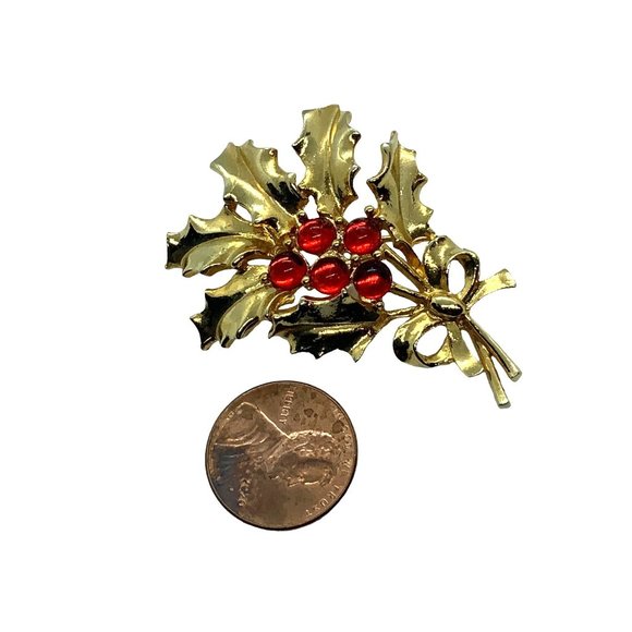 Gold Tone Holly Berries and Leaves Pin Brooch - Picture 2 of 7
